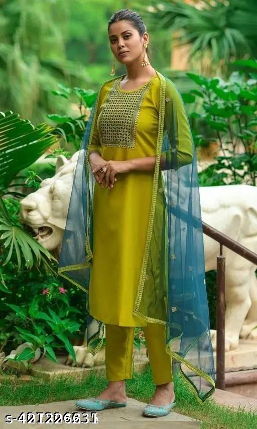 Aagyeyi Alluring Women Kurta Sets
