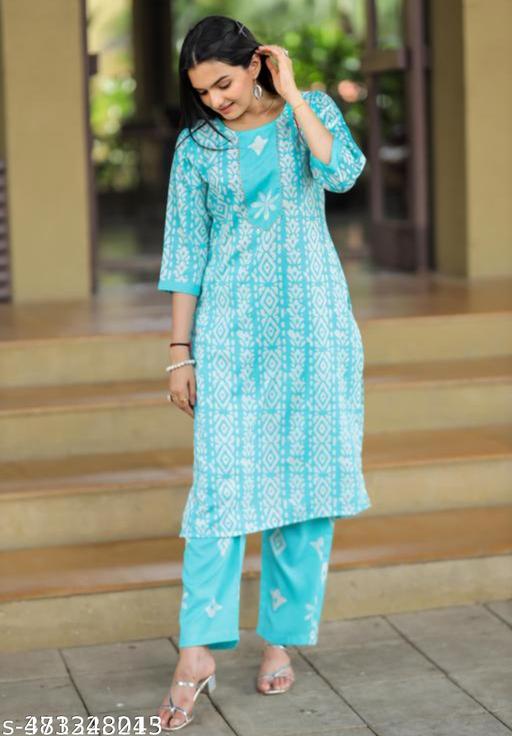 Aagyeyi Attractive Women Kurta Sets