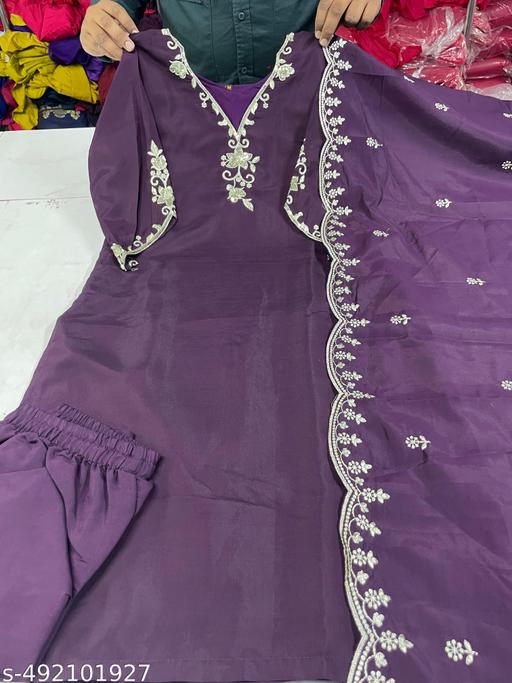 Aishani Sensational Women Kurta Sets