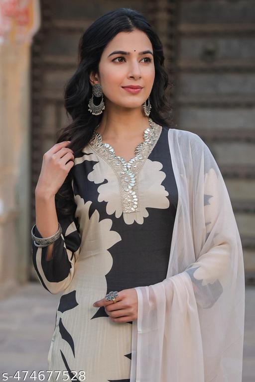 Aakarsha Alluring Women Kurta Sets