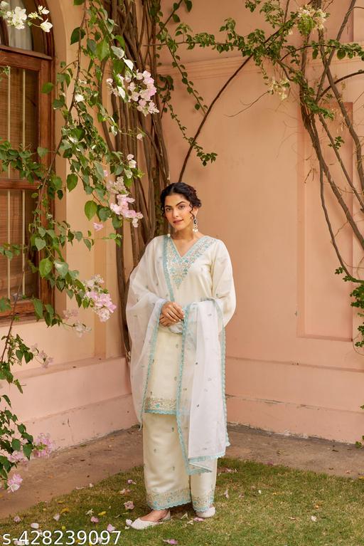 Aagyeyi Fashionable Women Kurta Sets